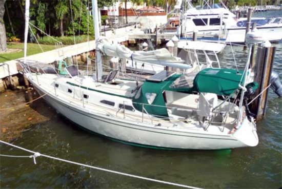 Ericson Yachts 35 for sale Quarter Profile